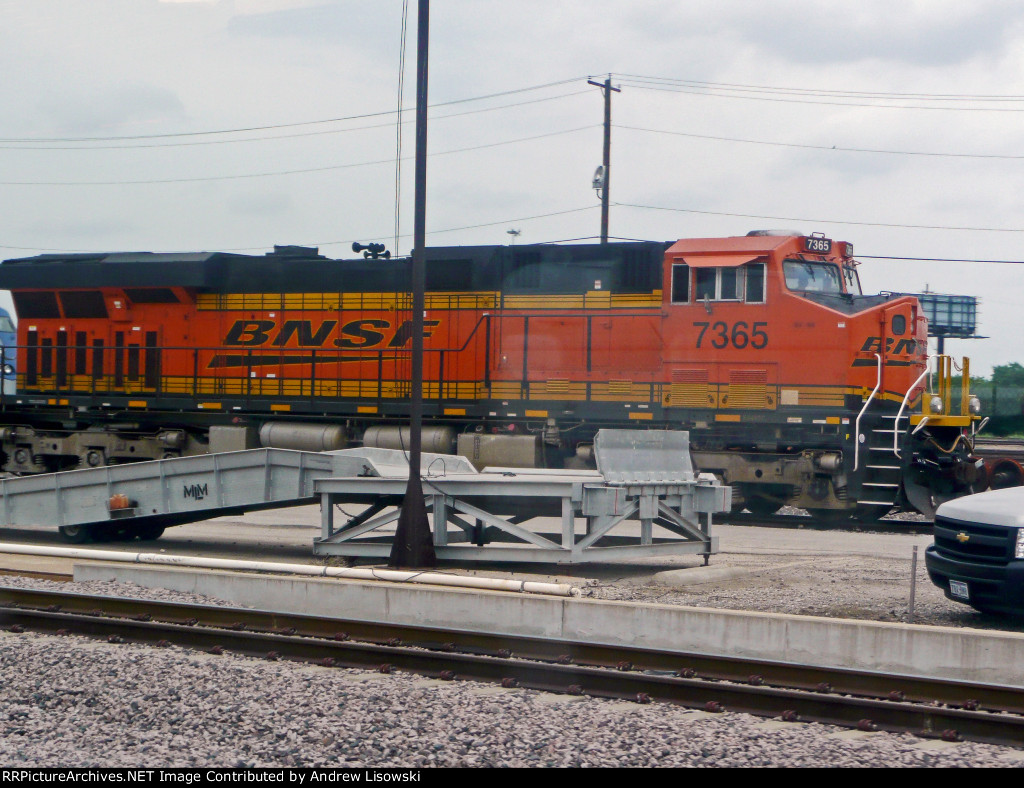 BNSF ES44DC 7365